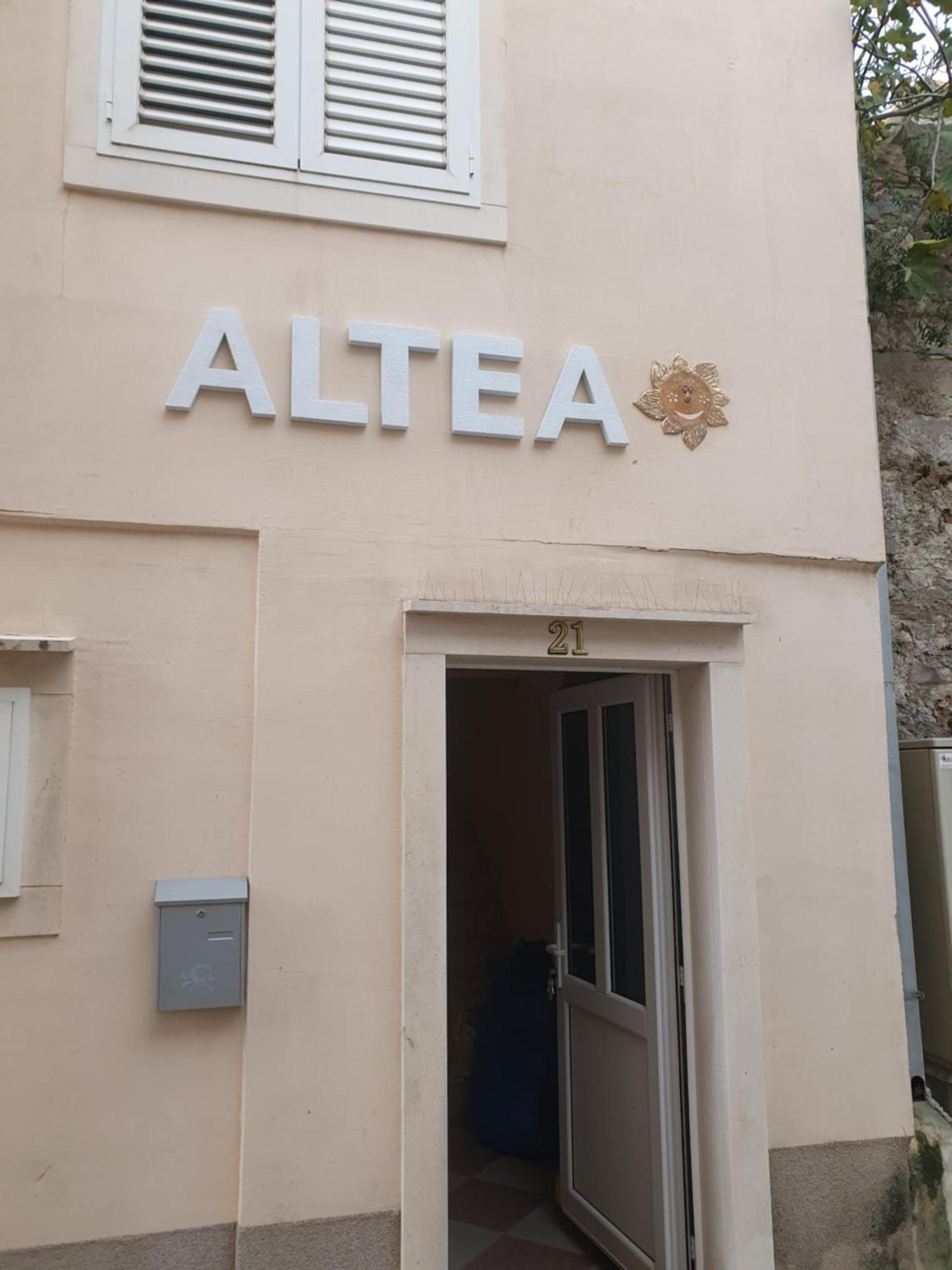 Altea Holidey Home With Jacuzzi And Free Parking ماكارسكا المظهر الخارجي الصورة